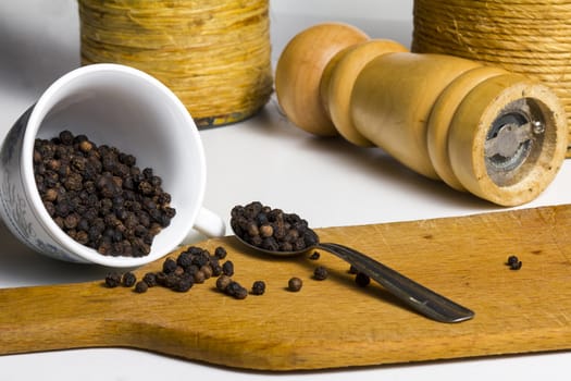 Close-up of lots of black pepper seeds