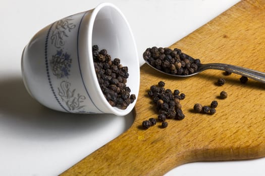 Close-up of lots of black pepper seeds