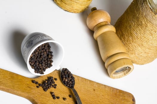 Close-up of lots of black pepper seeds