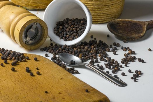 Close-up of lots of black pepper seeds