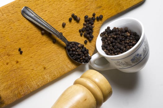 Close-up of lots of black pepper seeds