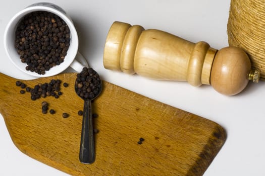 Close-up of lots of black pepper seeds