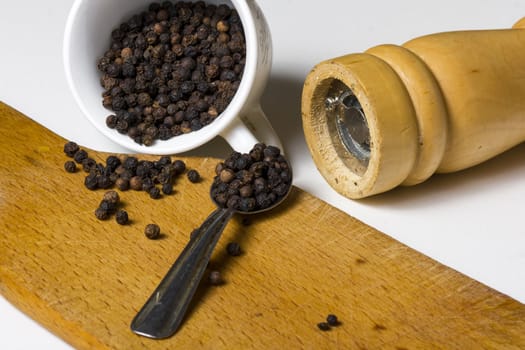 Close-up of lots of black pepper seeds