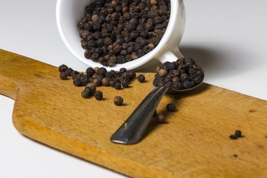 Close-up of lots of black pepper seeds