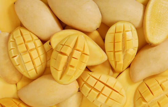 Yellow piece of ripe mangoes