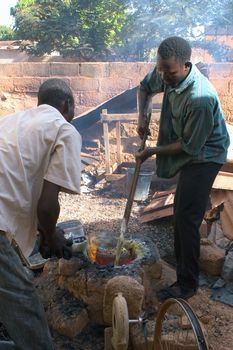 To dissolve bronze one needs a very high temperature, fire is then poked until arriving at the best result.