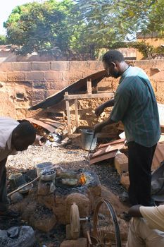 To dissolve bronze one needs a very high temperature, fire is then poked until arriving at the best result.