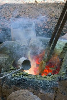 To dissolve bronze one needs a very high temperature, fire is then poked until arriving at the best result.