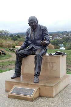 Rule of HenryBolte with Ballarat in front of the museum of gold