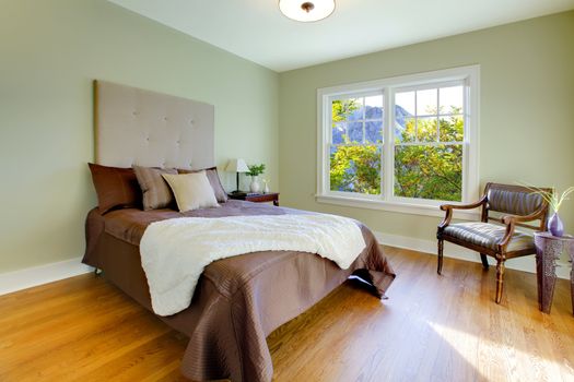 Modern fresh bedroom wtih oak floor and browns bedding