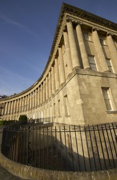 The historic Royal Crescent. Large crescent of houses made from locally mined bath stone. Bath, Somerset, England