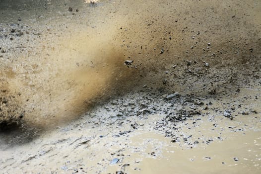 Mud splashing with high speed