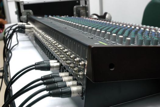 Connector signal sound mixer