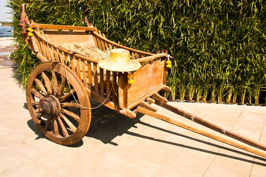 Wooden carts are made ​​of Thai farmers in the countryside.