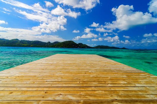 Wooden dock extending out into beautiful turquoise water in San Andres y Providencia, Colombia