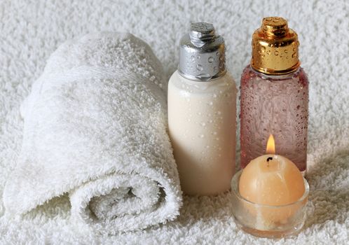 Accessories for a bath with candles 