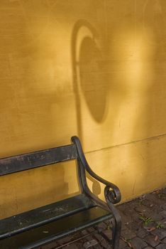 Free urban bench in the shade - Copenhagen, Denmark.