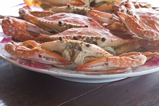 Big red fresh steamed crabs to eat