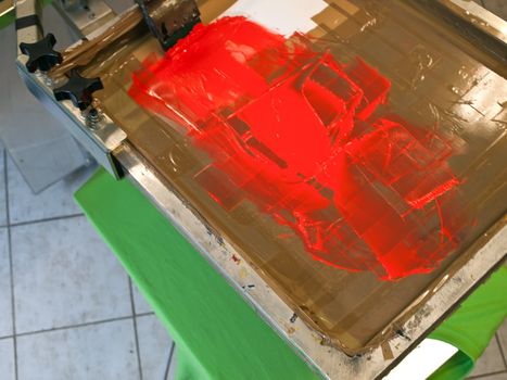 t shirt printing on screen printer