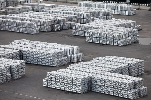 the non-ferrous metal ingots  storage in the port