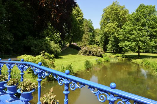 The photo shows Bad Muskau - fuchsias bridge park.