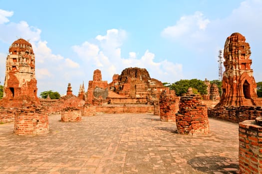main pagoda in ruins wat mahathat, ayutthaya, thailand