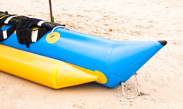 Banana boat on beach For tourists coming to play.