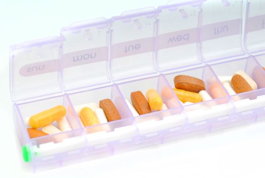 weekly reminder to take pills from pillbox