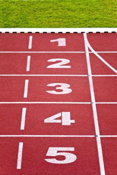 Numbers of track lanes in sports runway