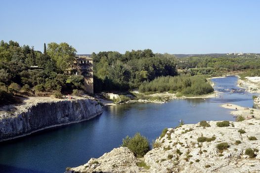 The river the Roach in France in the department of Gard to the foot of the bridge of Gard.