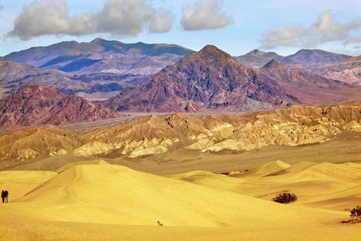 Hiking Mesquite Flat Dunes Grapevine Mountains Death Valley National Park California