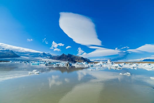 Beautiful photo of Fjallsarlon Glacial lake full of floating icebergs near the Fjallsjokull glacier