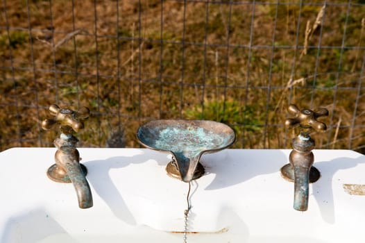 Antique pedestal sink