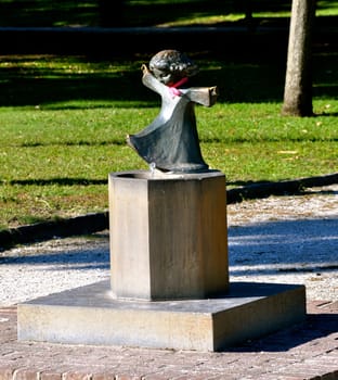 Charleston SC little girl statue fountain