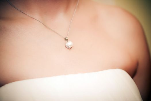 Bride's necklace with pearl jewel
