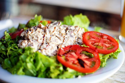 Green salad mix with pears and chicken