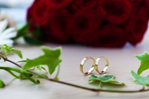 Wedding rings and white roses wedding bouquet 