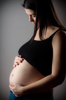 18 weeks pregnant woman