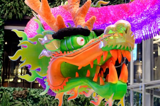 Dragon head hanging decorative statue