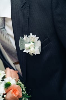 posy with roses on groom suit. wedding decorate suit