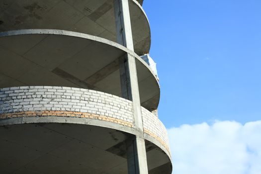 focus point on center of photo (round building)