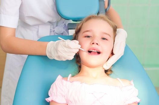 girl visiting dentists, regular visits to the doctor