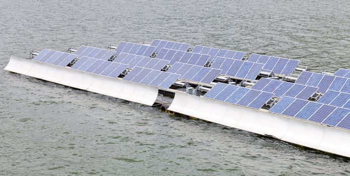 Floting Solar Energy Panels on a lake