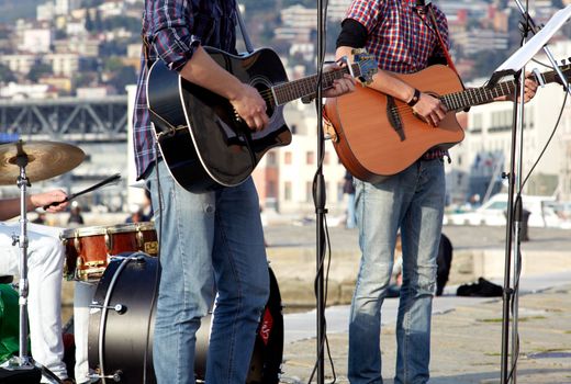 Musicians in concert, Two guitar player