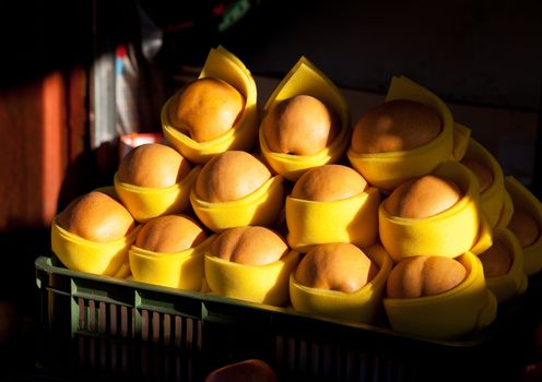 Freshly harvested Asian pears at a market in Taiwan