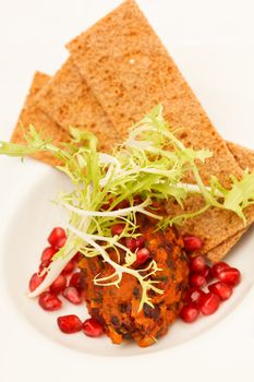 bread crisps with dip