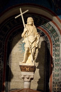 Chiusi - The Romanesque Cathedral  of San Secondiano, built around 560 AD over a pre-existing basilica, and renovated in the 13th C. It has a nave and two aisles supported by antique columns.