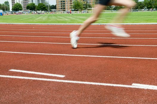 Individual in the lead on the track race showing movement