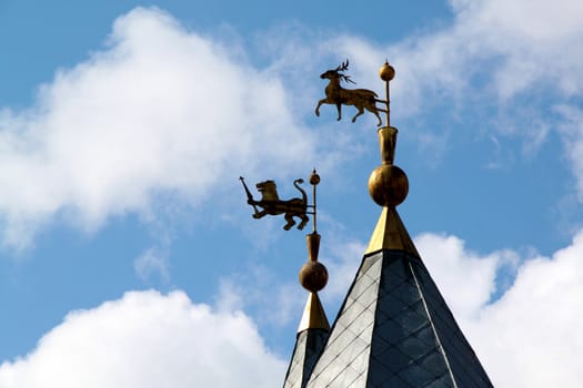 FLIEGL Leo and deer on the building