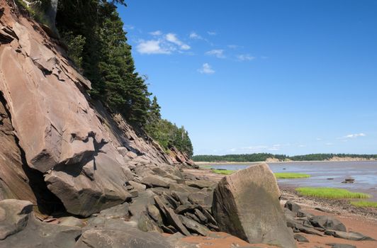 Beach shoreline on the Bay of Fundy with large sandstone boulders